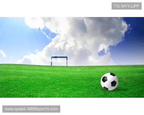 从草地到绿茵场：球星童年照片见证梦想的起航